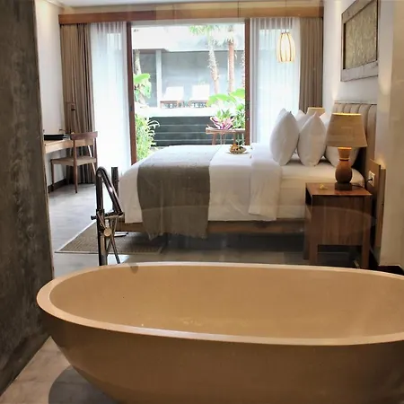 Purana Suite Ubud Exterior photo A bathtub in a hotel room
